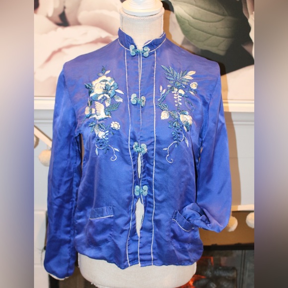 SILK Embroidery Bird Top Size Small - Picture 2 of 9